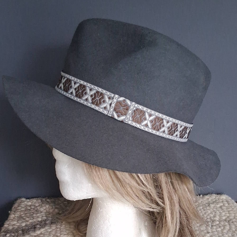 Gelso Bianco Stylish Italian Wool Hat